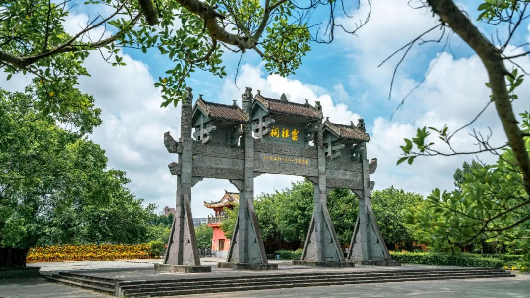 A scenic view of Zhanjiang Leizu Ci