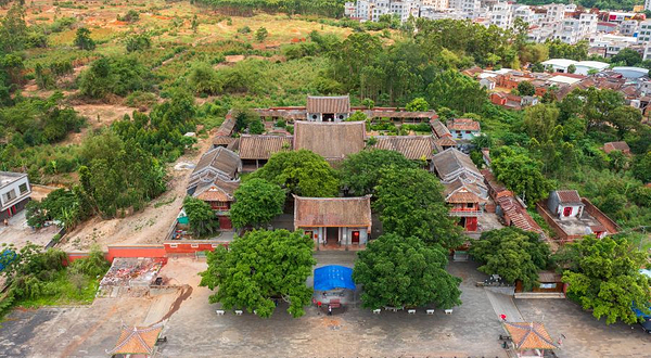 A scenic view of Zhanjiang Leizu Ci
