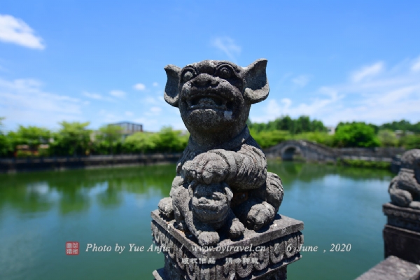 A scenic view of Zhanjiang Leizu Ci