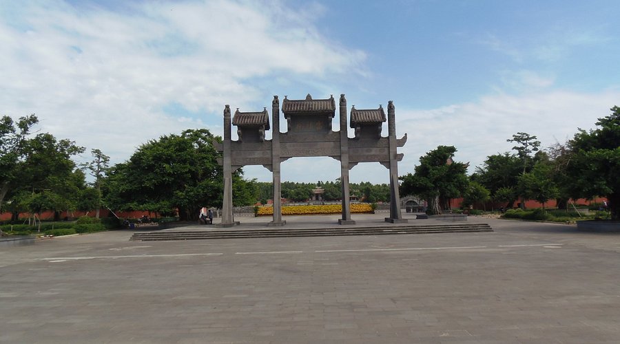 A scenic view of Zhanjiang Leizu Ci