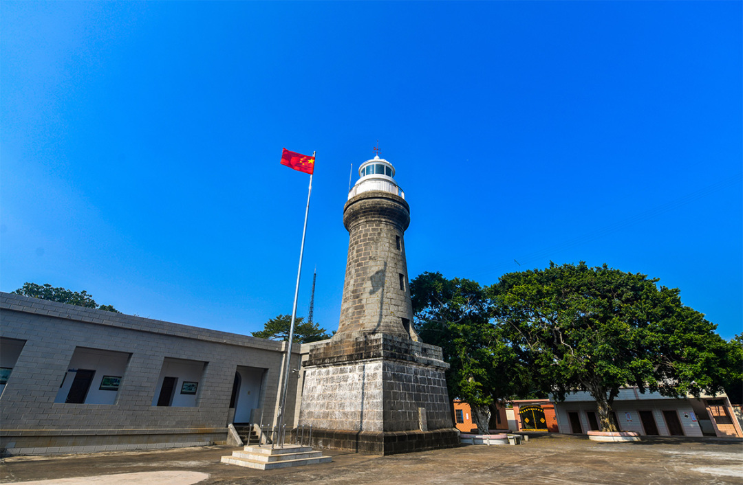 A scenic view of Zhanjiang Naozhou Dengta