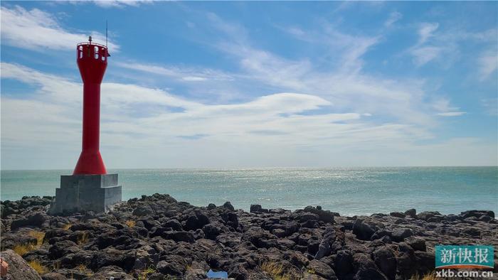 A scenic view of Zhanjiang Naozhou Dengta