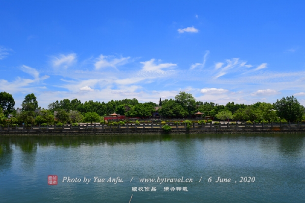 A scenic view of Zhanjiang Tangshi Muqun