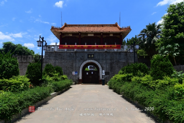 A scenic view of Zhanjiang Tangshi Muqun