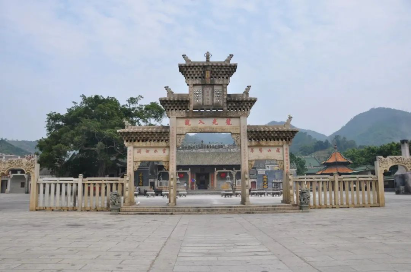 A scenic view of Zhaoqing Deqing Xuegong