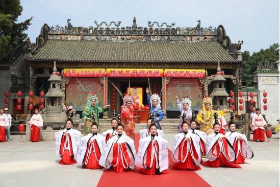 A scenic view of Zhaoqing Yuecheng Longmu Zumiao