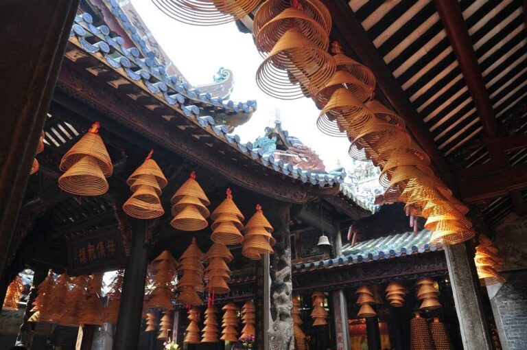 Zhaoqing Yuecheng Longmu Zumiao: A Journey Through History and Spirituality