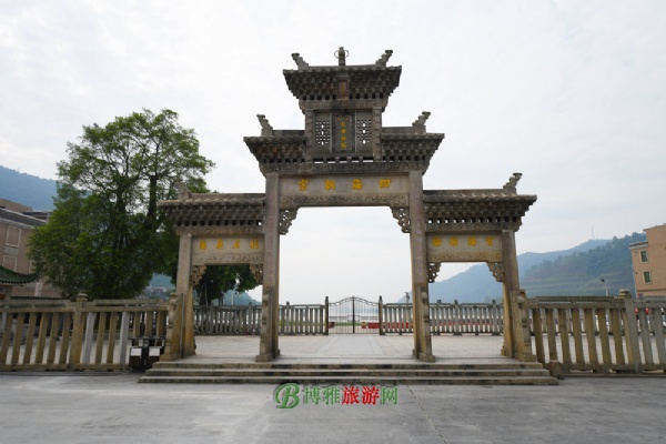 A scenic view of Zhaoqing Yuecheng Longmu Zumiao