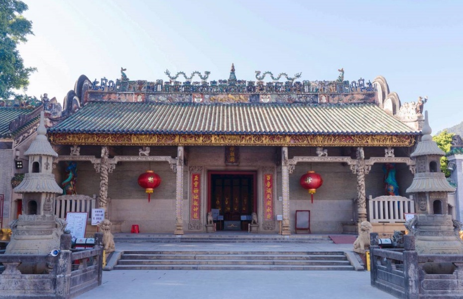 A scenic view of Zhaoqing Yuecheng Longmu Zumiao