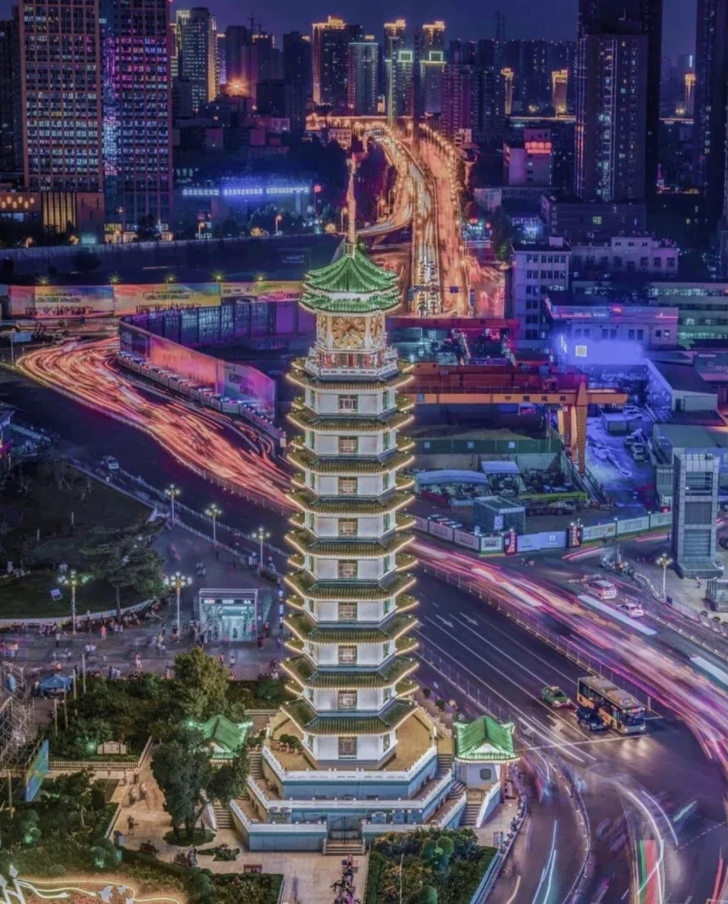 A scenic view of Zhengzhou Erqibagongjiniantahaijiniantang