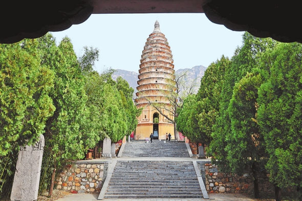 A scenic view of Zhengzhou Fawangsitia