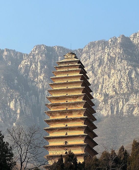 A scenic view of Zhengzhou Fawangsitia