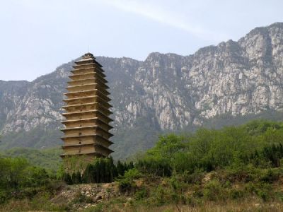 A scenic view of Zhengzhou Fawangsitia