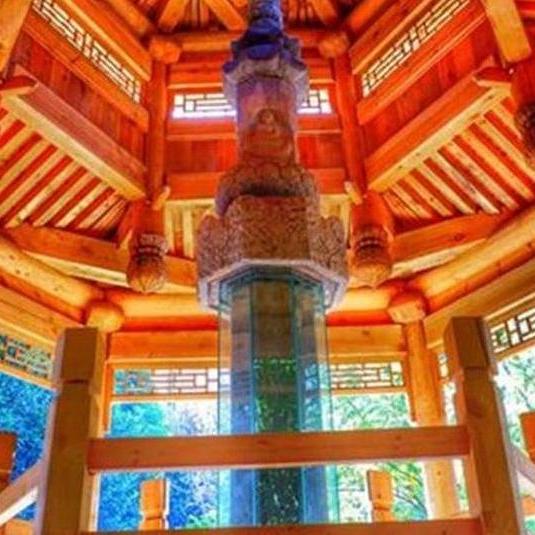 A scenic view of Zhengzhou Fodingzunshengtuoluonijingchuang