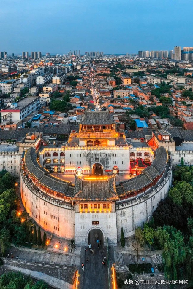 A scenic view of Zhengzhou Huayanggucheng