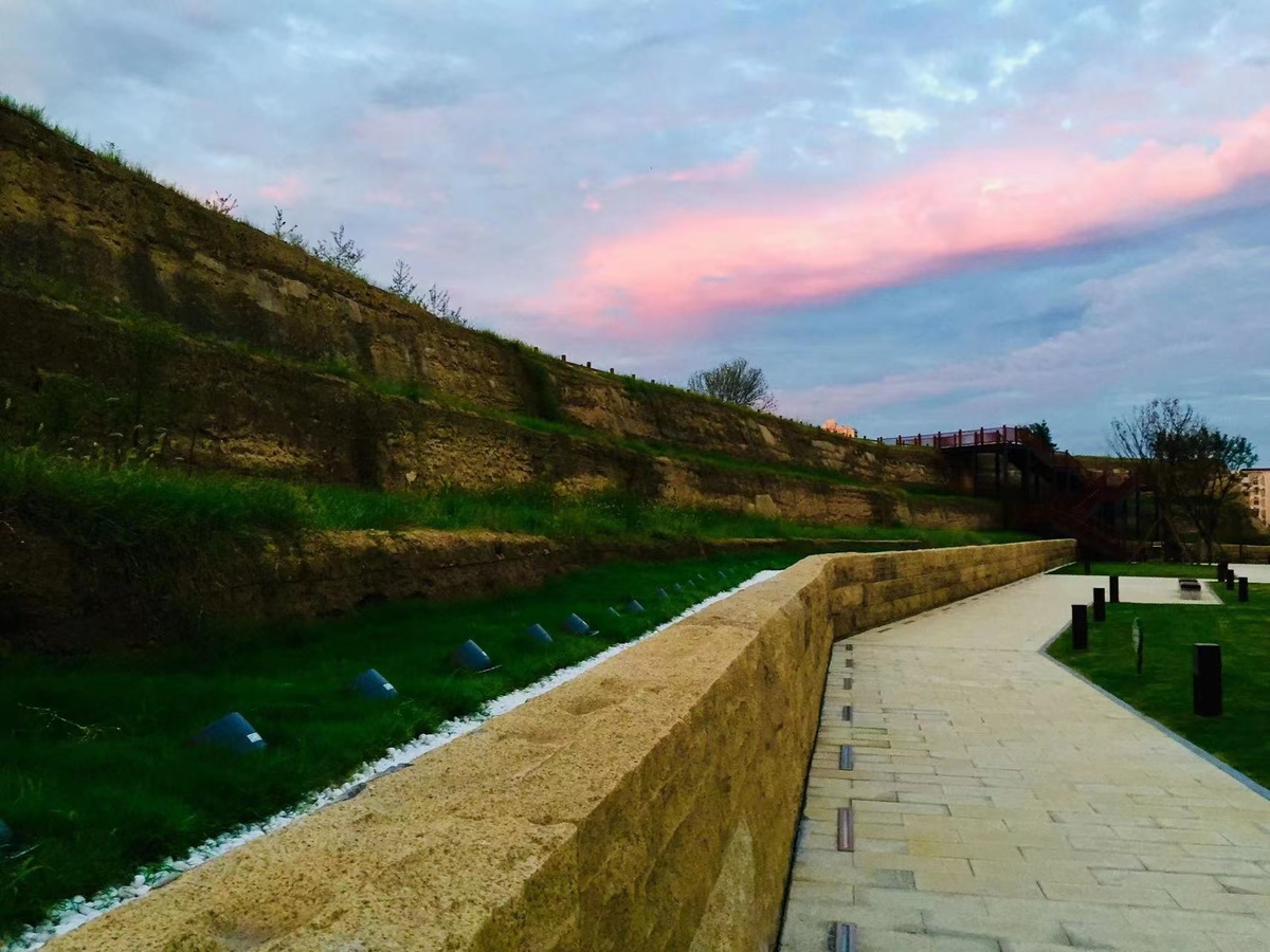 A scenic view of Zhengzhou Jingchengguchengyi