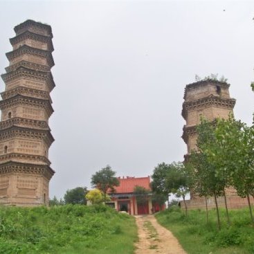 A scenic view of Zhengzhou Shoushengshishuangta