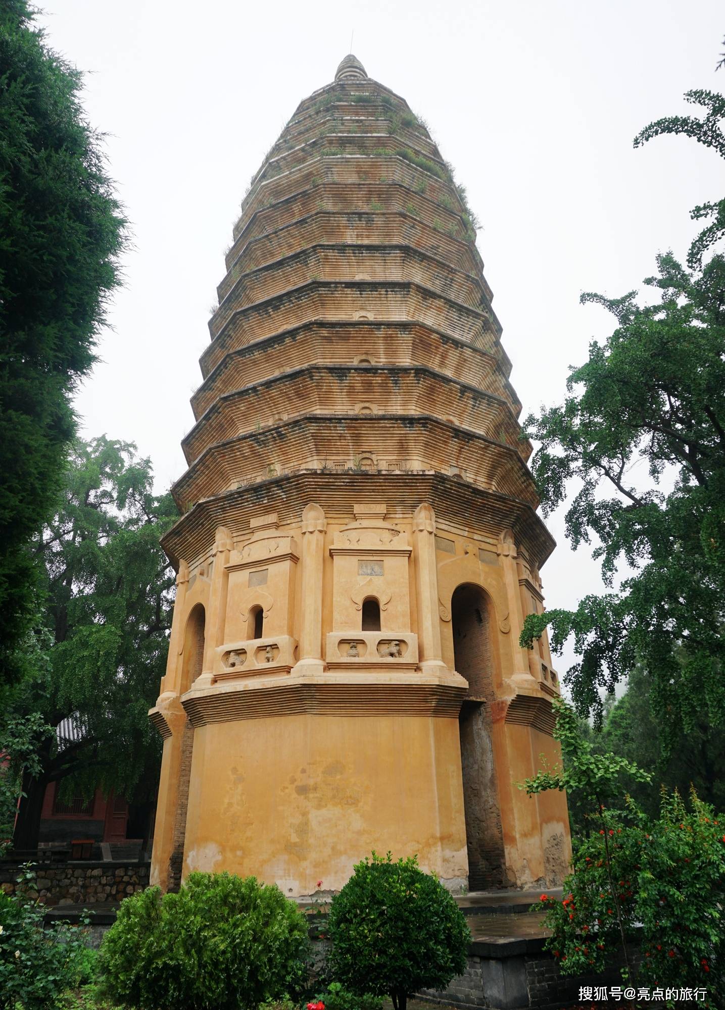A scenic view of Zhengzhou Songyuesita
