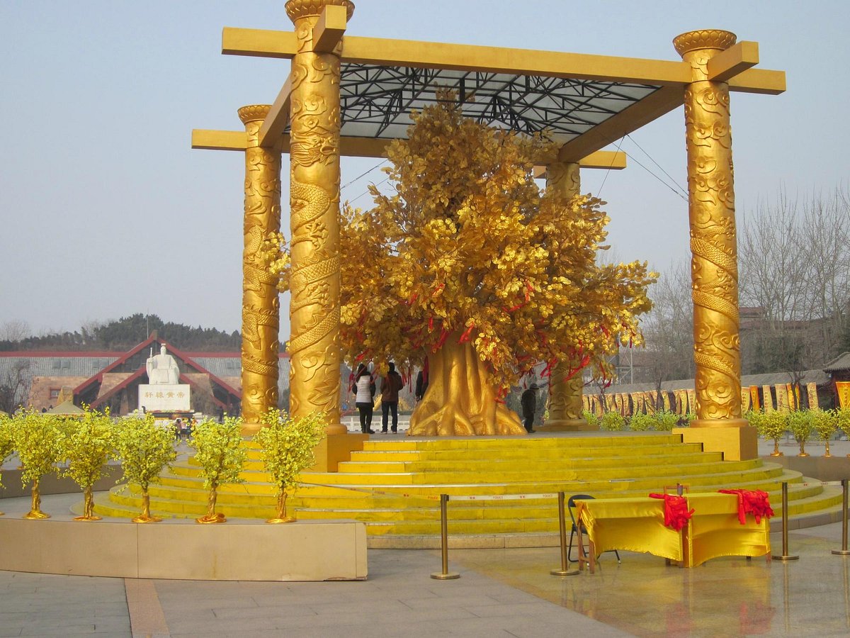 A scenic view of Zhengzhou Xinzhengxuanyuanmiao