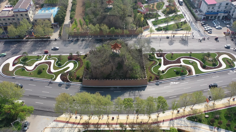 A scenic view of Zhengzhou Zhenghangucheng