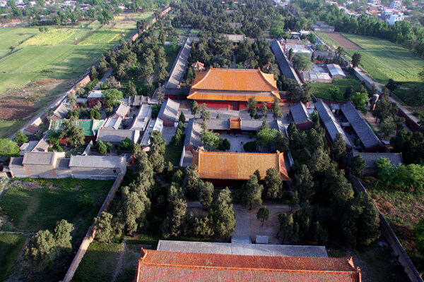 A scenic view of Zhengzhou Zhongyuemiao