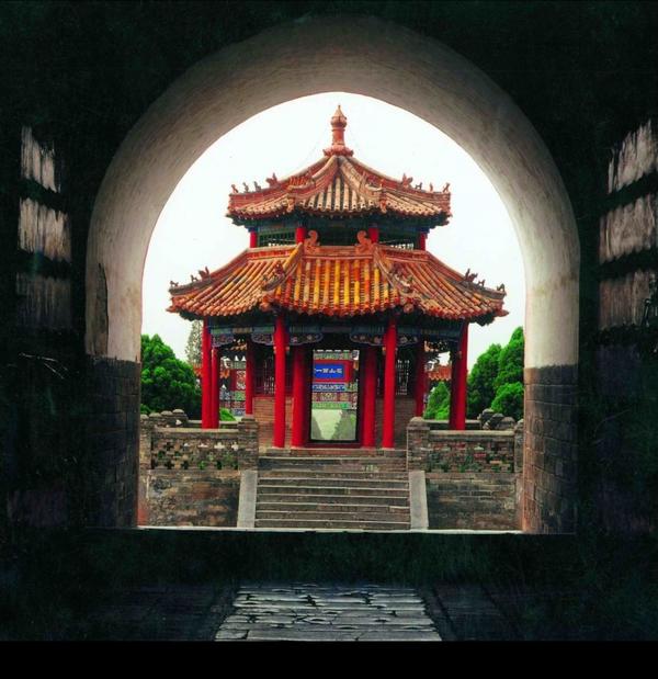 A scenic view of Zhengzhou Zhongyuemiao