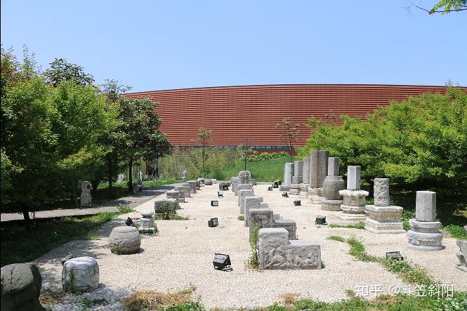 A scenic view of Zhenjiang Danyang Nanchao Lingmu Shike