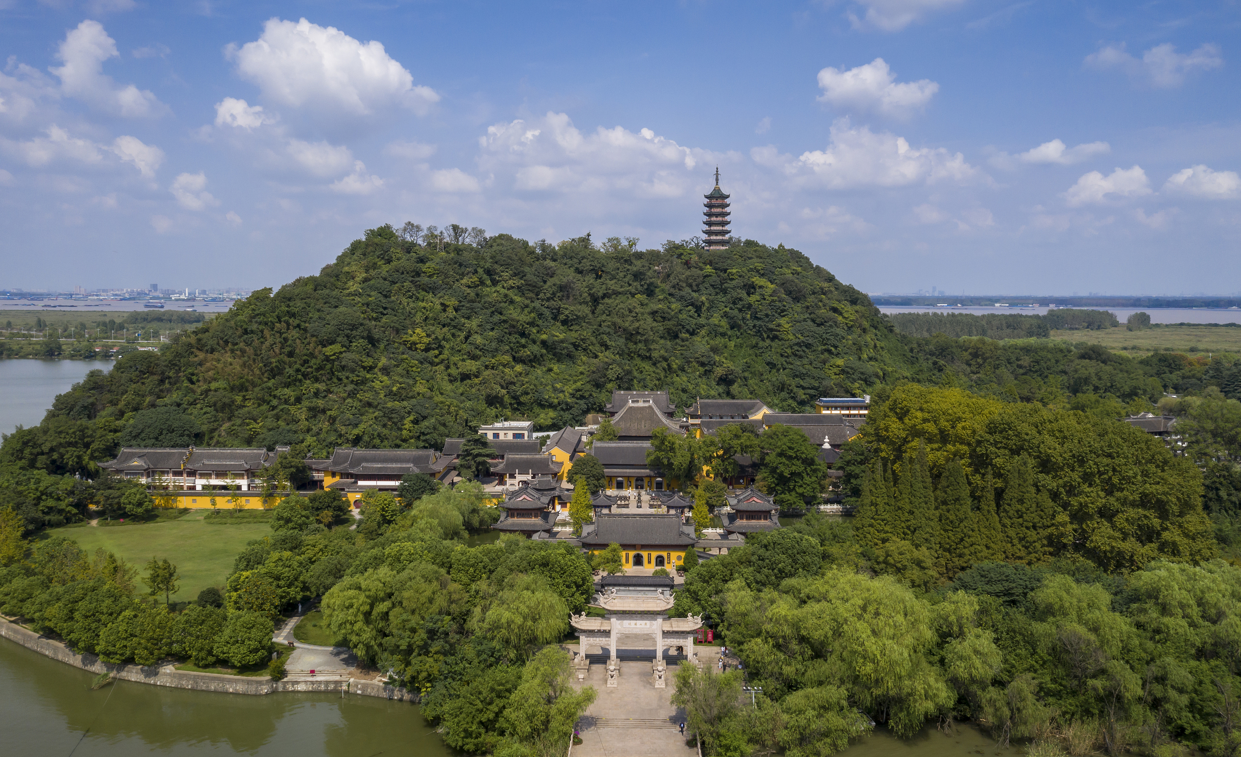 A scenic view of Zhenjiang Jiaoshan Beilin