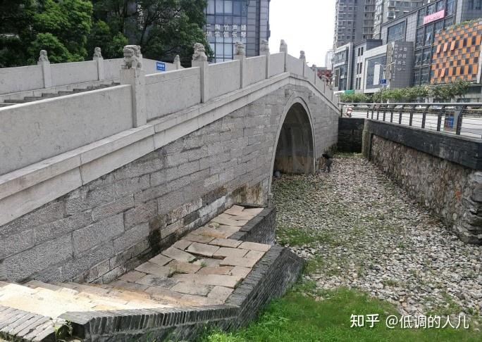 A scenic view of Zhenjiang Songyuan Liangcang Yizhi