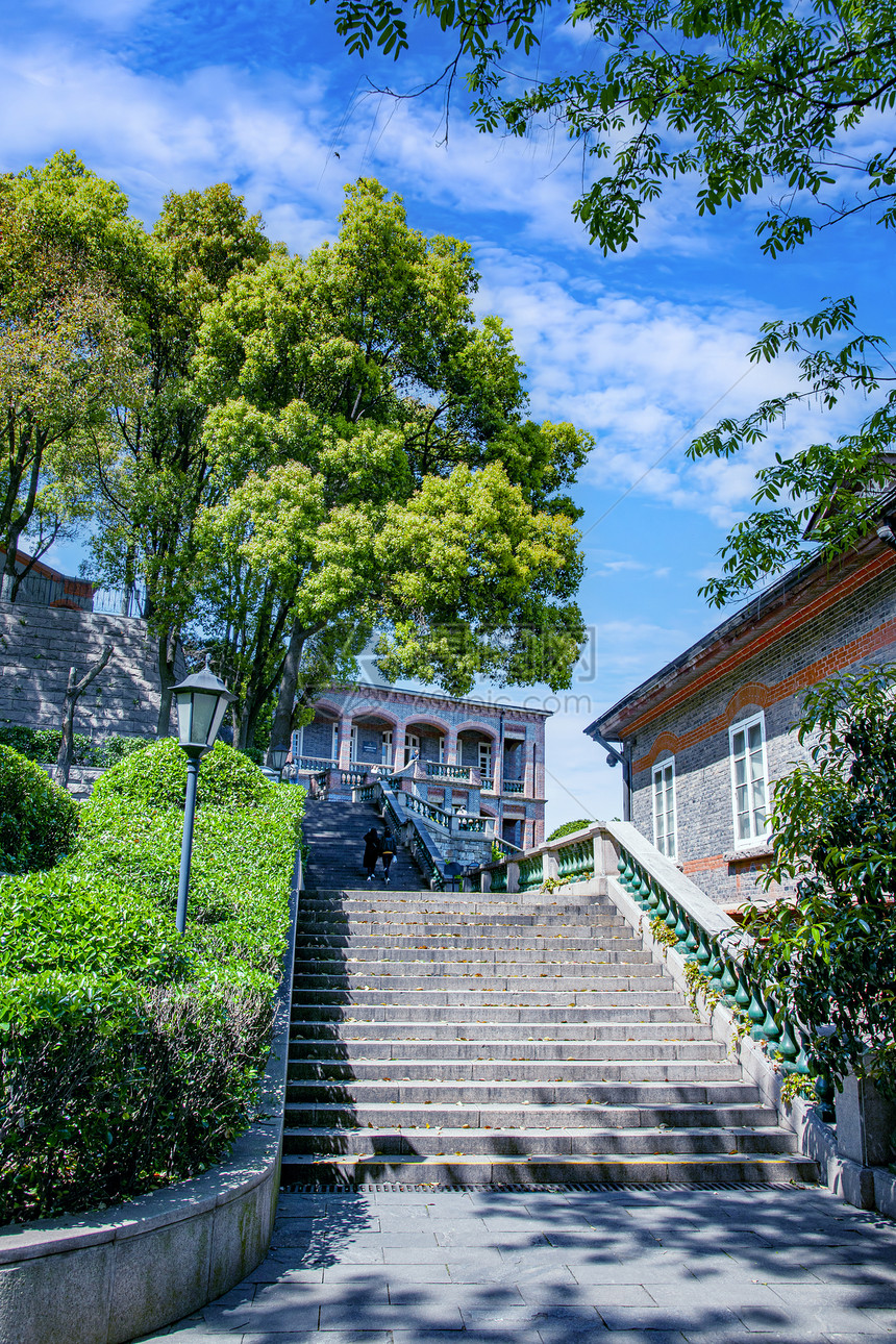 A scenic view of Zhenjiang Yingguo Lingshiguan Jiuzhi