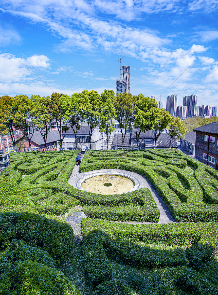 A scenic view of Zhenjiang Yingguo Lingshiguan Jiuzhi
