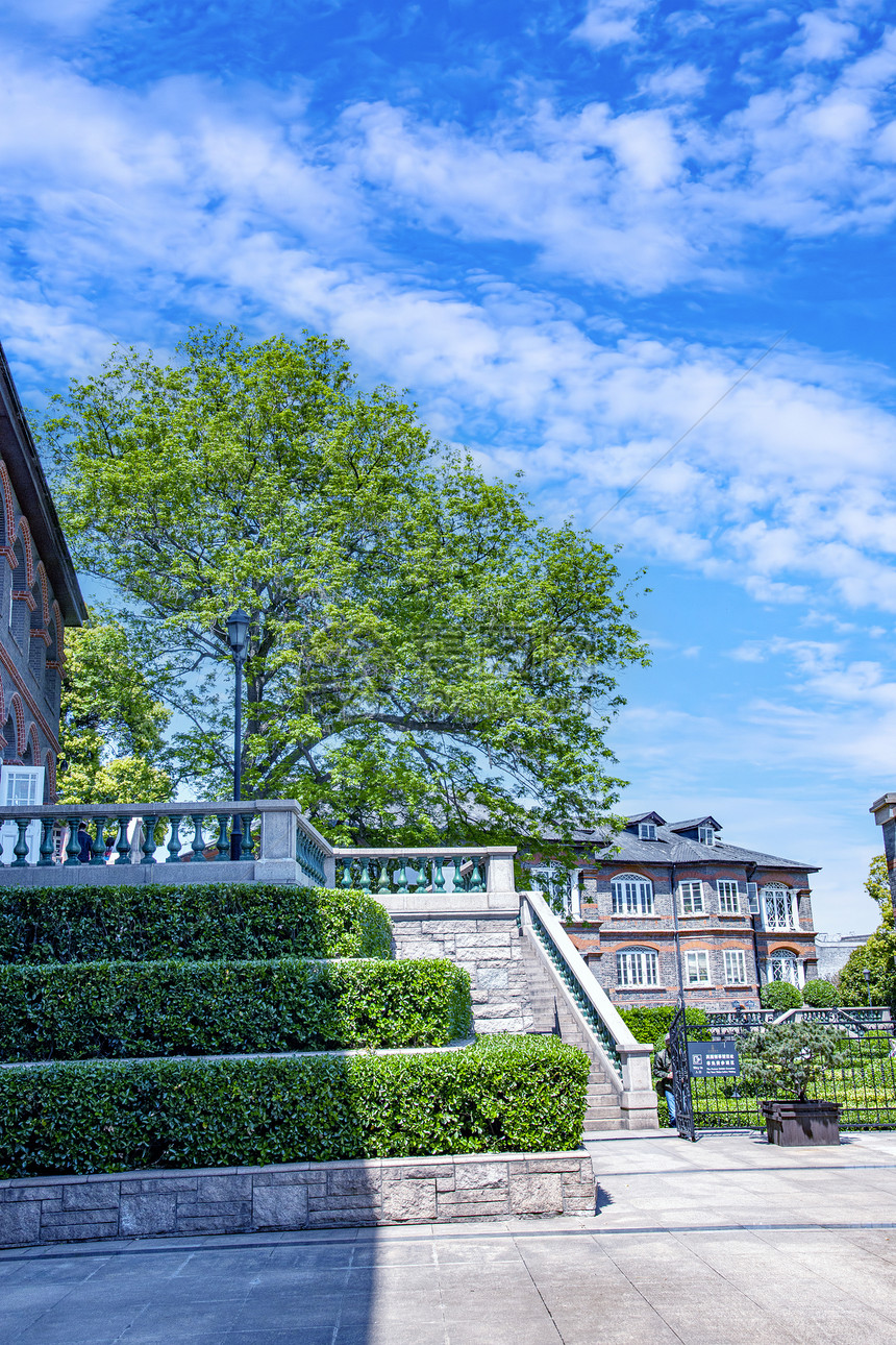 A scenic view of Zhenjiang Yingguo Lingshiguan Jiuzhi