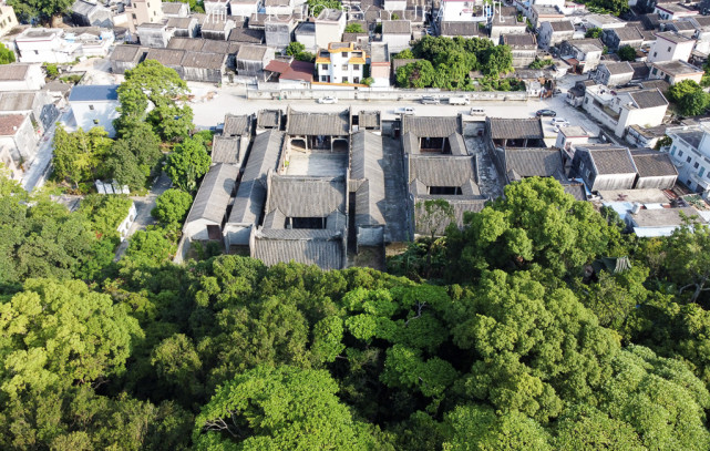 A scenic view of Zhongshan Chadong Chenshi Zongciqun