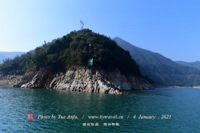 A scenic view of Zhongwei Zhaobishan Tongkuang Yizhi