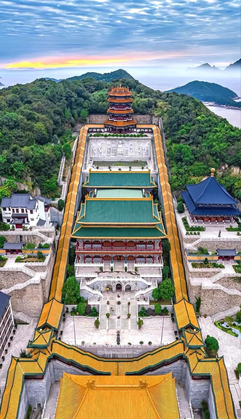 A scenic view of Zhoushan Putuoshan Puji Si