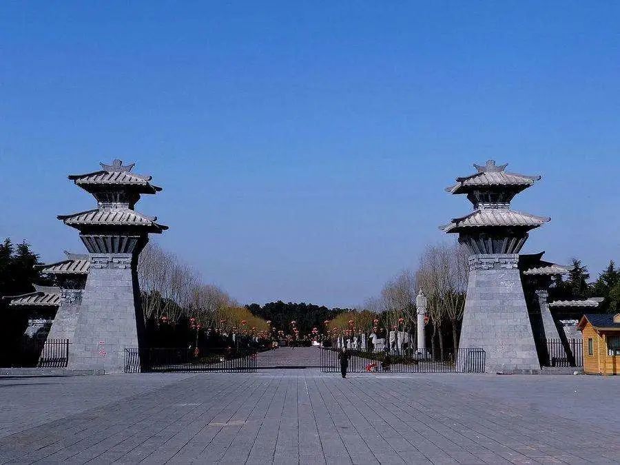 A scenic view of Zhumadian Zhengyangshique
