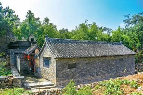 A scenic view of Zhumadian Zhonggongzhongyangzhongyuanjujiuzhi