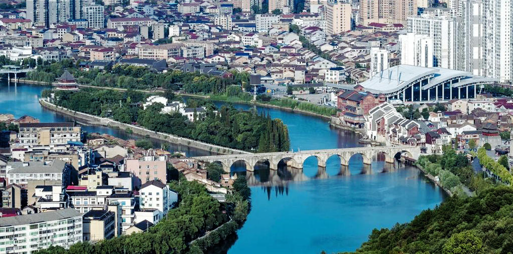 A scenic view of Zhuzhou Lujiang Qiao