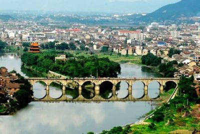 A scenic view of Zhuzhou Lujiang Qiao