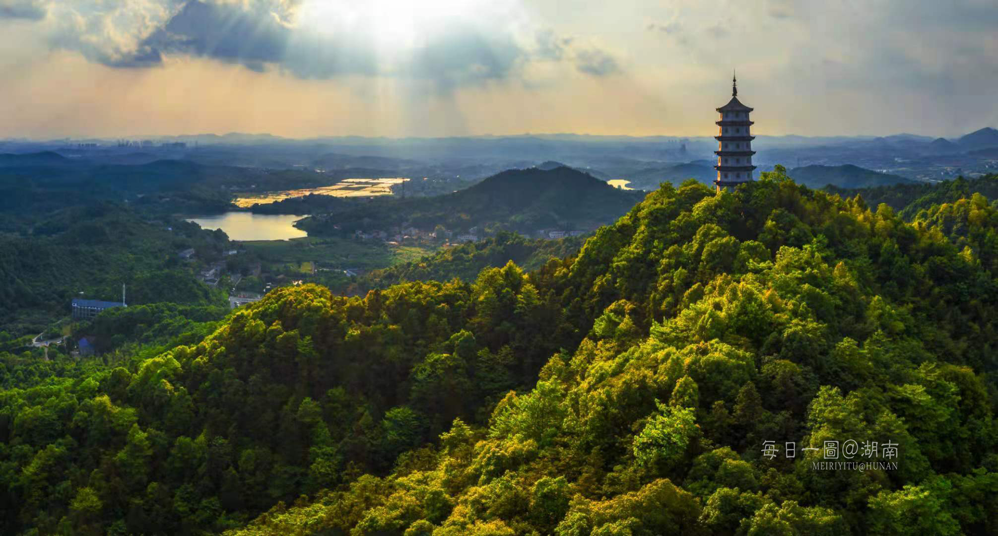 A scenic view of Zhuzhou Wangling Muqun