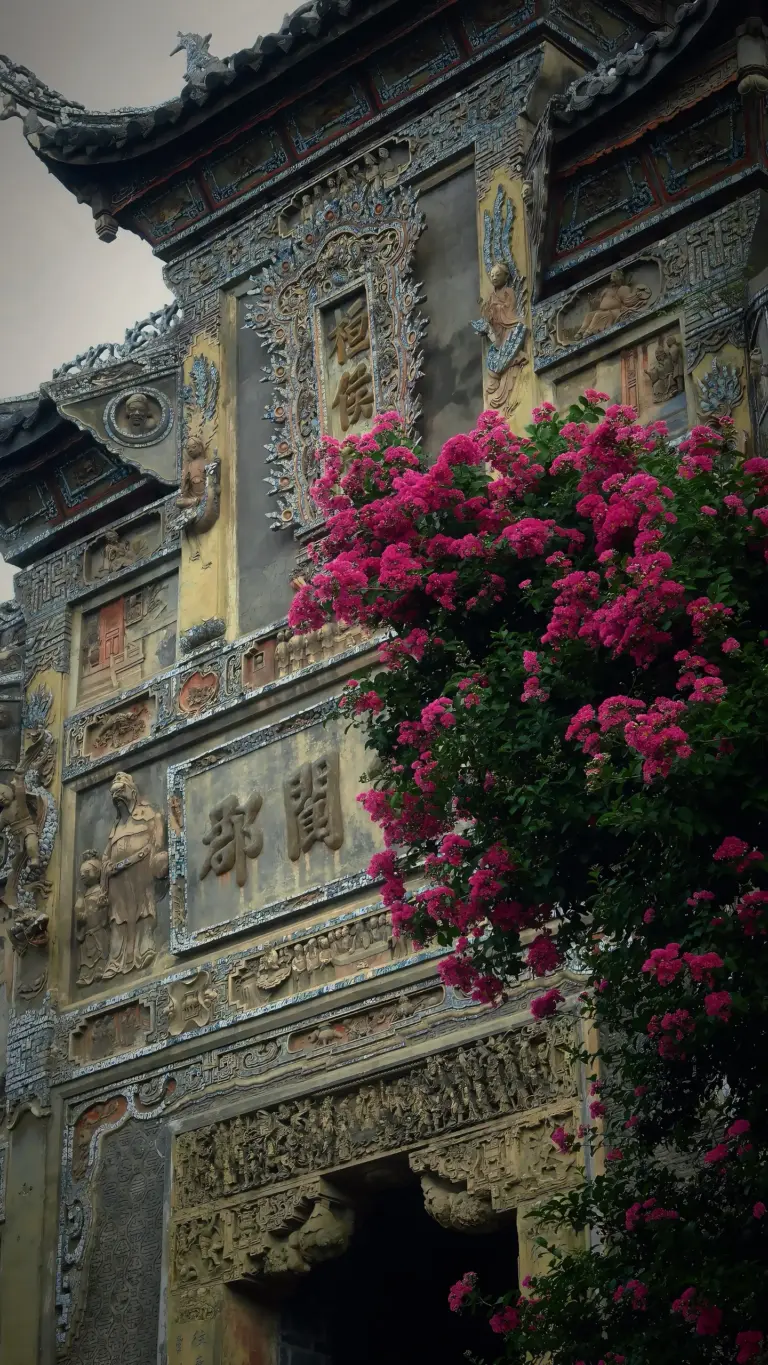 Zigong Huanhougong: A Journey Through Time in Sichuan’s Architectural Marvel