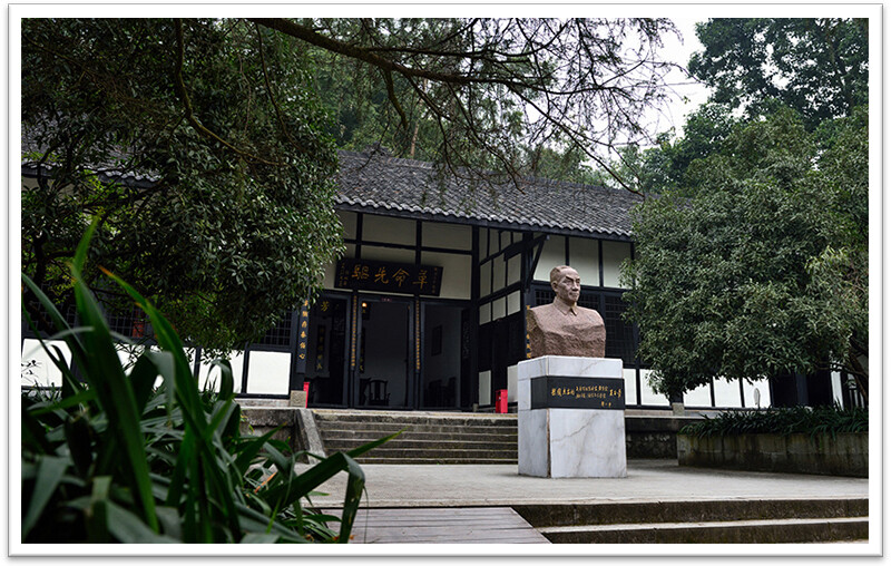 A scenic view of Zigong Wuyuzhang Guju