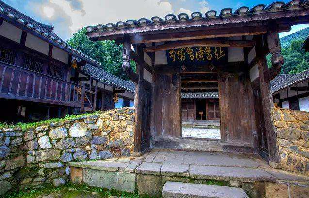 A scenic view of Zunyi Gouba Huiyi Jiuzhi